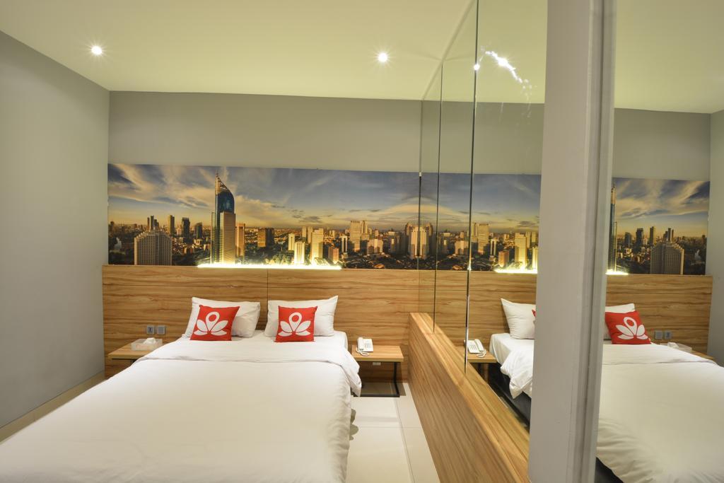Klinpod Hotel Jakarta Exterior photo